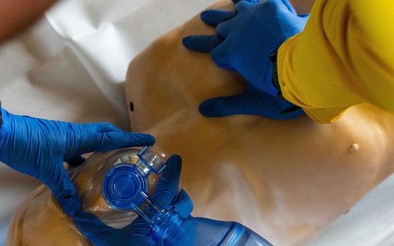 Action de secourisme par les sauveteurs - Formation