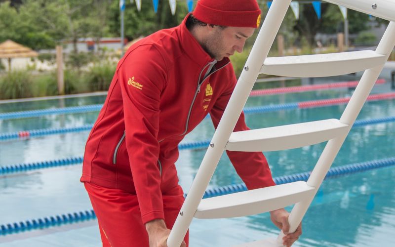 début de surveillance à la piscine