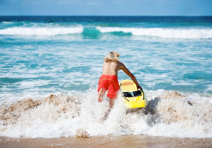 sauveteur avec paddle