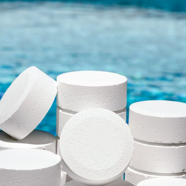 wp-content/uploads/2025/04/chlore_piscine.jpg